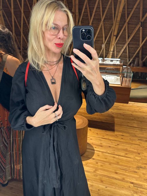 Nadya Basinger - I fell in love with this dress and now you too will be watching it in the coming days.😅 https://t.co/8YhHjAb1Vz