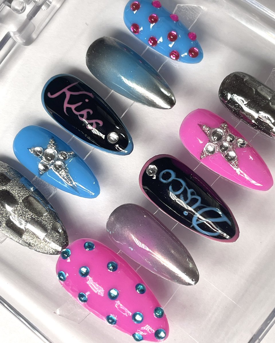 regsauroras's tweet photo. all the kissco nails i’ve done for tour 🥹 https://t.co/cFiiaGsAa1