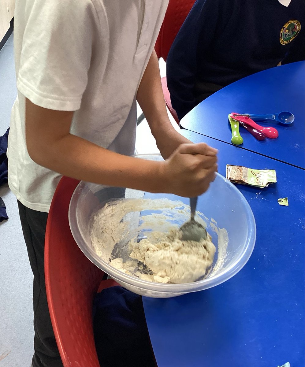 YewTreeSandwell's tweet photo. 3A have loved tasting, measuring, mixing, kneading, deseeding and chopping this morning to make pizzas. Keep an eye our for our tasty finished pizzas later #learningwithoutlimits https://t.co/zdLnvQCtvk