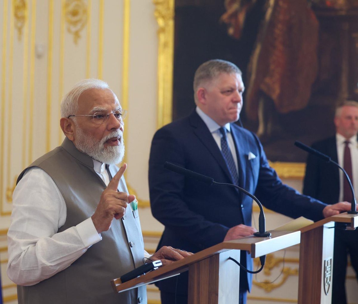 Narendra Modi tweet media