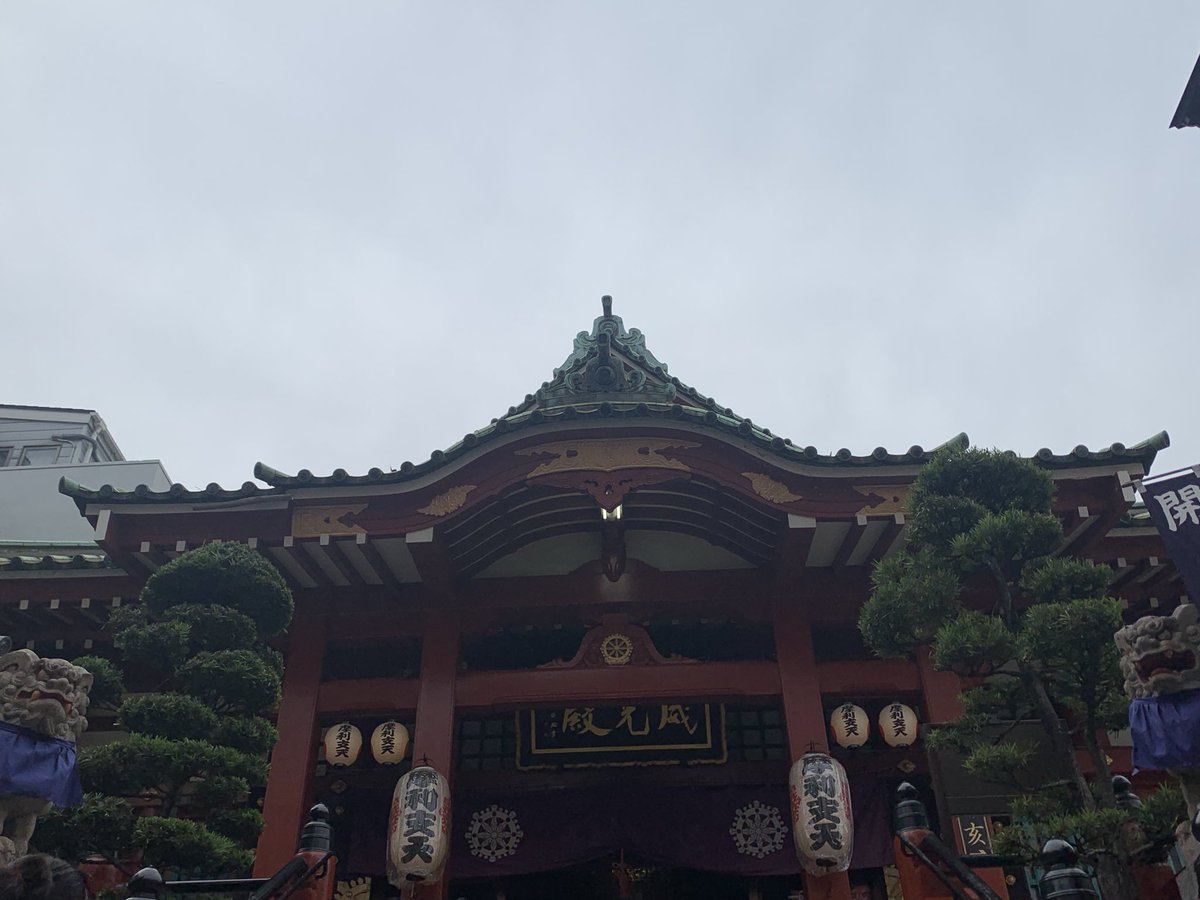 jinmatsu's tweet photo. 思い出④
上野アメ横の真ん中に参拝者が絶えないお寺があった。
#シップメイト東京遠征 https://t.co/K1MY8mrXvL