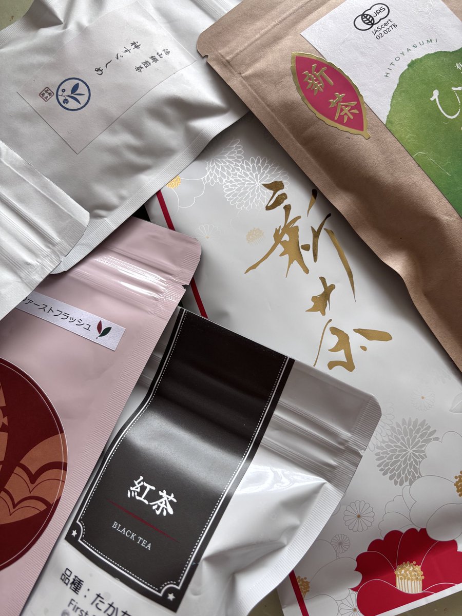 teasalonyou's tweet photo. 半田大茶会に行ってきました。
和紅茶はもちろん、新茶も購入🍵
鈴木製茶さんの茶会に参加。
逸品のお茶、急須、テーブルコーディネート素敵すぎ🥰
ユウさんとお茶しましょに何出し茶をかな？笑笑 https://t.co/UgXFb5c8s9