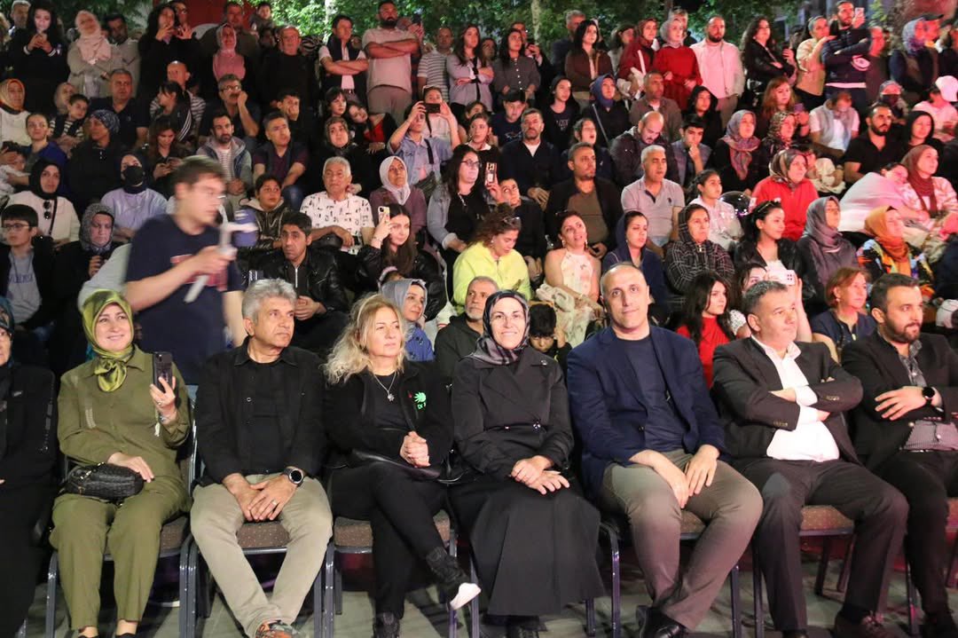 iktm05's tweet photo. 📍 Amasya Uluslararası Atatürk, Kültür Sanat Festivali

Festival kapsamında, Yücel Arzen ve Ferhat Durmuş sahne aldı.

Birbirinden değerli eserlerin seslendirildiği konserde, Amasyalılar müzik dolu unutulmaz bir gece yaşadı. Sanatın birleştirici gücü festival coşkusuyla buluştu. https://t.co/JPtowWKoQY