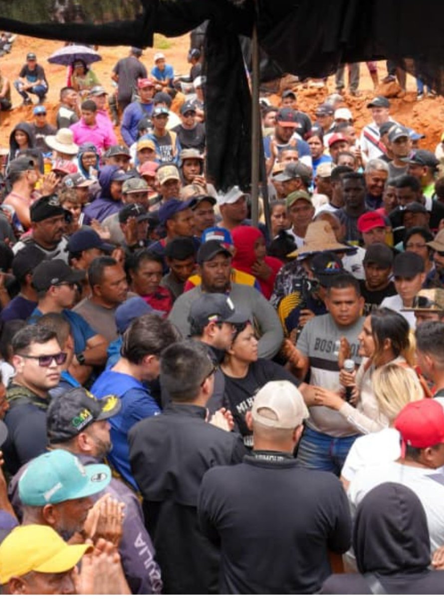 VFuenmayorC's tweet photo. El Arco Minero de Guayana no fue una solución económica; fue la institucionalización del saqueo, la entrega de la soberanía y el sacrificio ecológico de Venezuela a cambio de la supervivencia política de una élite. Una tragedia ambiental, humana y de seguridad. 🇻🇪💔 https://t.co/bdDfwBraAA