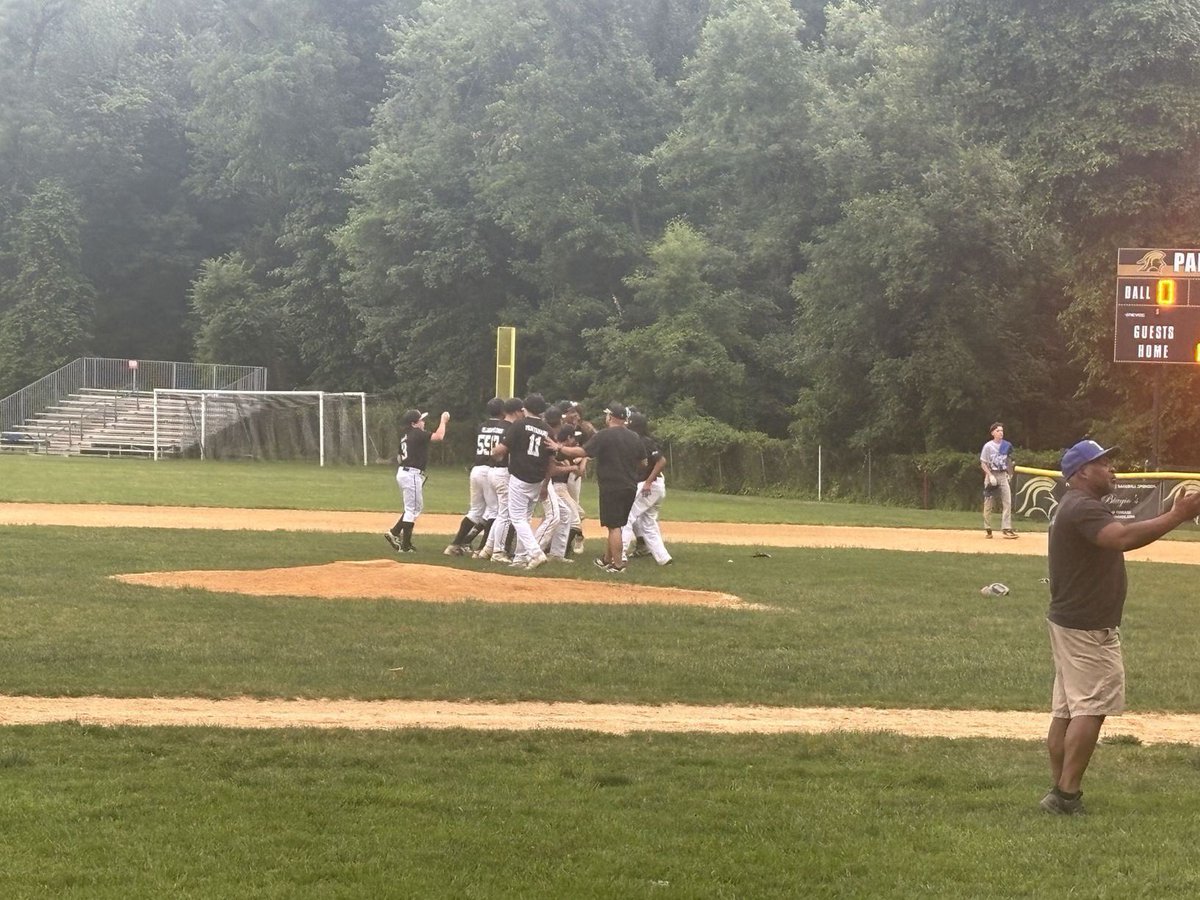 ParamusCathBSB's tweet photo. Congratulations to the incoming class of 2030! The Paladin Prospects have won the @usabl 14u spring league! 🏆🖤💛 another strong talented incoming class of freshmen at PC!⚔️ #watchpcrise #changethescript #paladinpride #paladinprospects #14u https://t.co/1rC1ww1gmV
