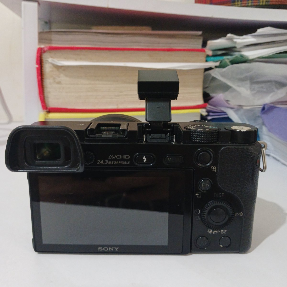 ontziee's tweet photo. @txtdarionlshop Sony A6000 + Kit 16-50mm Fullset, SC 20K, Mulus 95%, Siap Pakai 5,2jt aja, dari bandar lampung pemakaian pribadi yaa, jual karna jarang dipake https://t.co/pBXsVN5P9Q