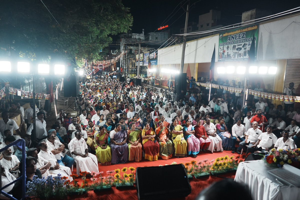 PKSekarbabu's tweet photo. புத்தெழுச்சி-18

தமிழினத் தலைவர் முத்தமிழறிஞர் கலைஞர் அவர்களின் 103வது பிறந்தநாளை முன்னிட்டு அம்பத்தூர் தெற்கு பகுதி சார்பில் நடைபெற்ற மாபெரும் புகழரங்கத்தில் திரு.தங்கம் தென்னரசு எம்.எல்.ஏ, டாக்டர் நா. எழிலன், வழக்கறிஞர்சே மெ.மதிவதனி ஆகியோர் பங்கேற்று சிறப்புரையாற்றினர். https://t.co/RxRtZtoBAu