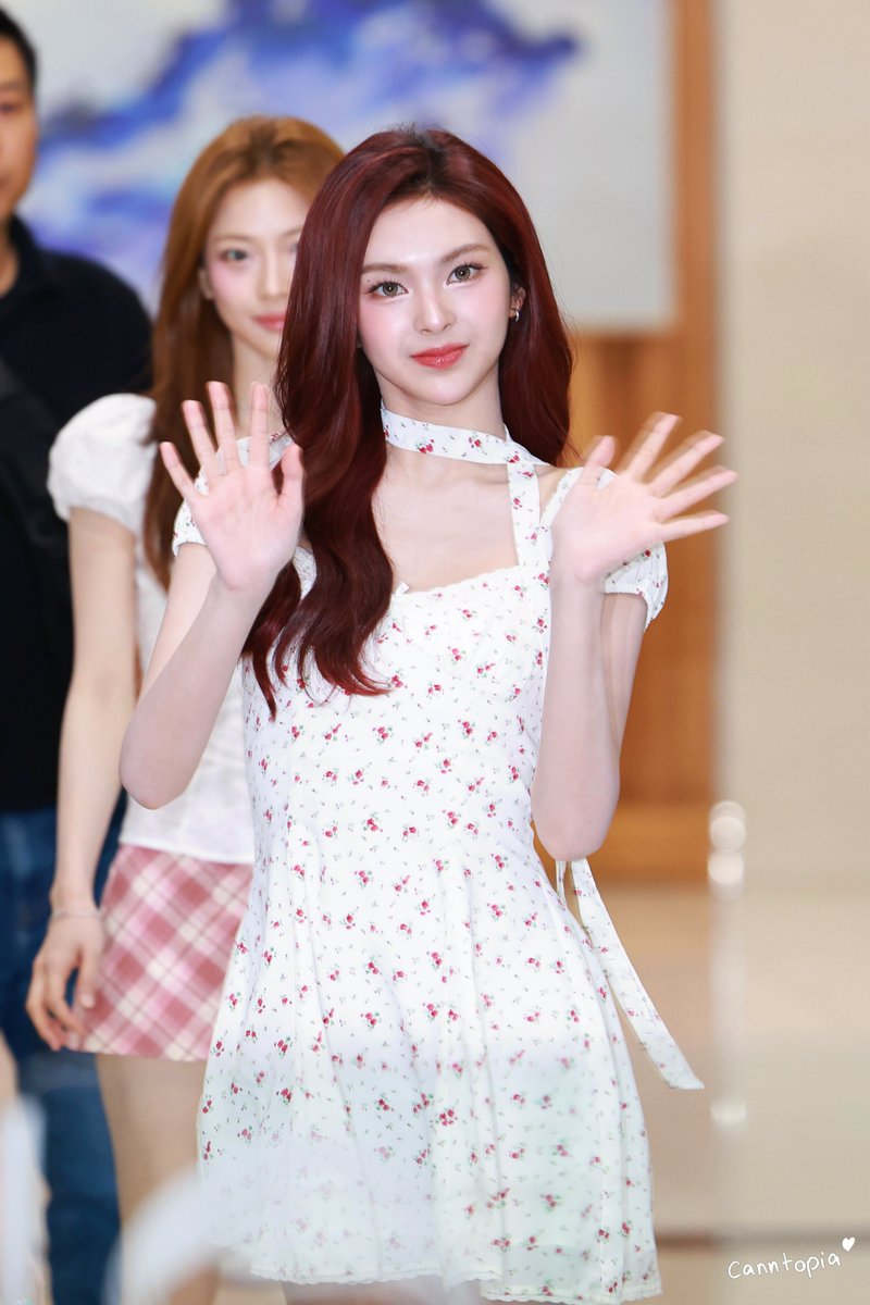 Canntopia_'s tweet photo. 260615 KBS
Summer Princess 👑 

#CHIQUITA #BABYMONSTER
#치키타  #베이비몬스터 https://t.co/wecxCQIdSK