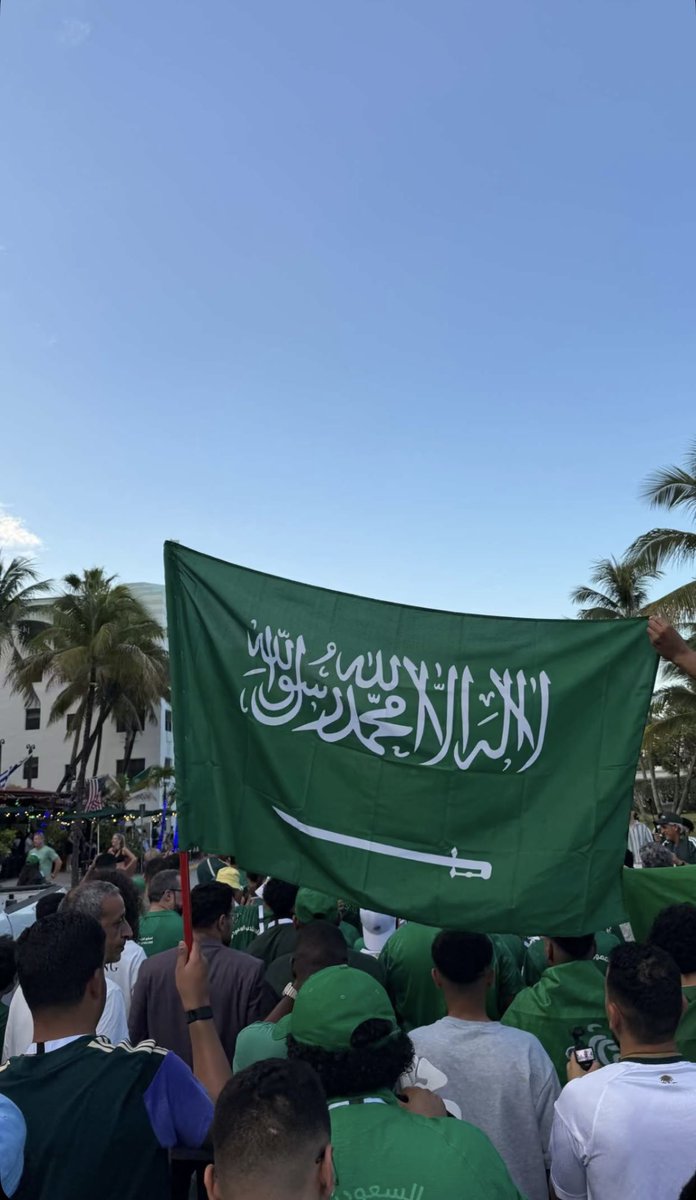 rialksa's tweet photo. يا راية العز بالعز خفاقه 🇸🇦
الله يوفق منتخبناااا و يتمم فرحتنا بالفوز 🤍 https://t.co/1drnPIioLa