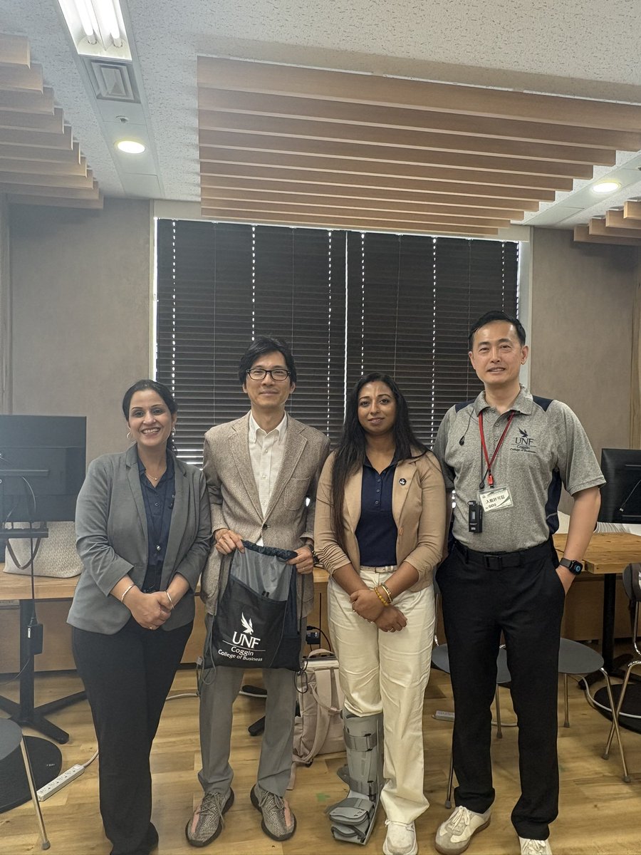 ShinkumaL's tweet photo. 【University of North Floridaの皆さまが新熊研を訪問されました！】
先日、University of North Florida（UNF）より、学生・教授の皆さまが新熊研究室を訪問してくださいました！
当日は、UNFの皆さまより大学や研究内容についてご紹介いただいた後、新熊研究室からも研究紹介を行いました。 https://t.co/UM75Ewrjwt
