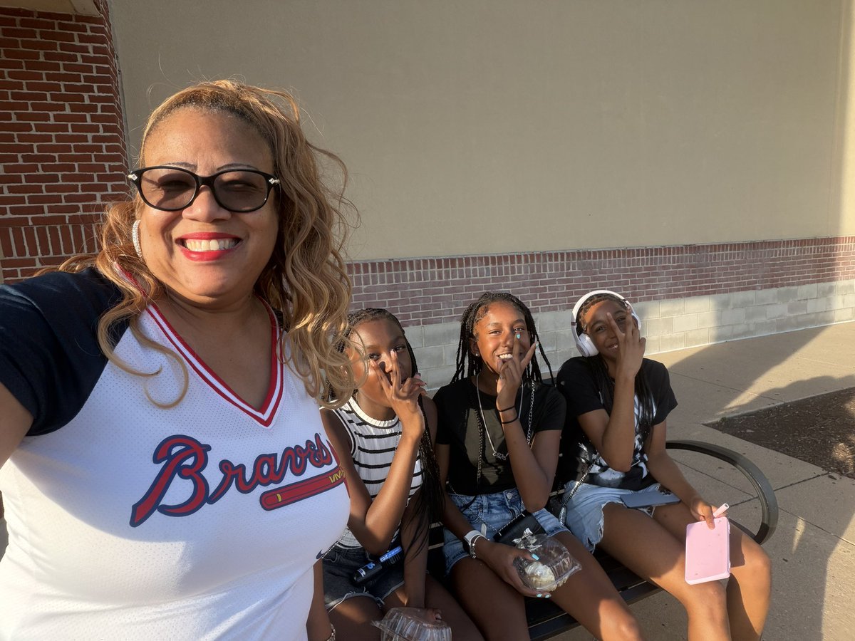 littleponeyexp1's tweet photo. #GirlsDayOut #4for4 #CraveCookie #ConyersGa #PoneyExpressTours https://t.co/C6XxNGhMv4