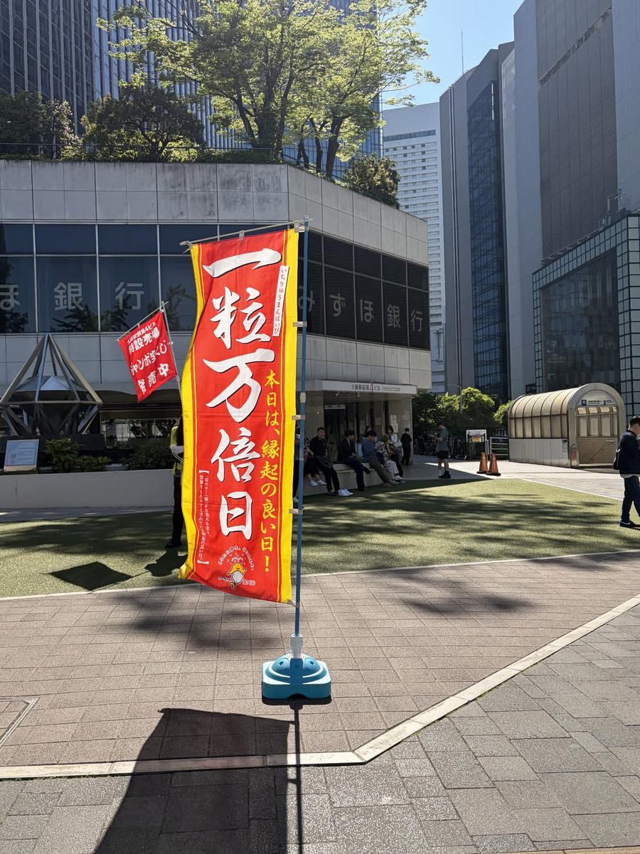 reaganislame's tweet photo. 当選番号を3回見直した。
自分の数字も3回見直した。
まだ信じられない。
#ロト6 #確認中 #当選 https://t.co/i1JsOaN6xc