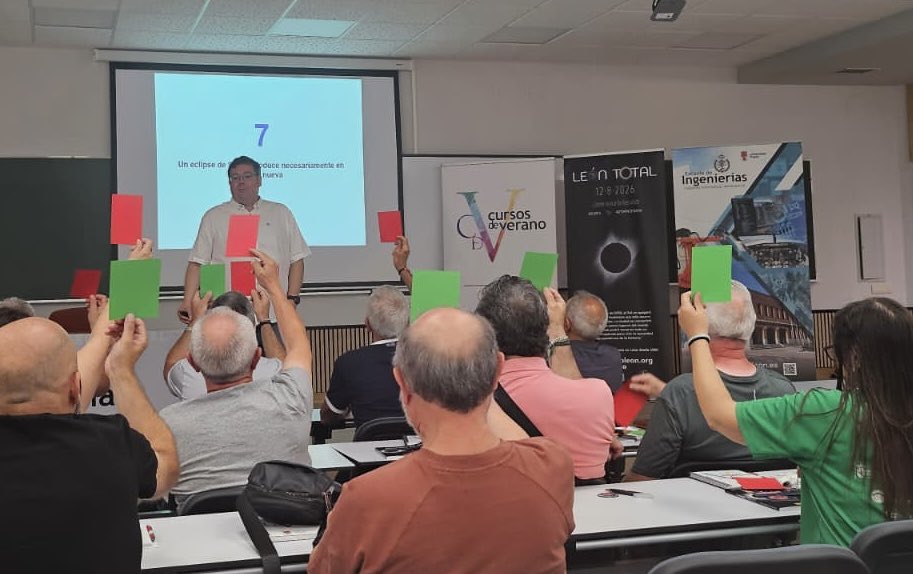 xuasusgonzalez's tweet photo. Hoy ha dado comienzo el curso de verano «Eclipses: cómo entenderlos, observarlos y disfrutarlos», organizado por la Universidad de León, el que he tenido el privilegio de participar. ¡Muchísimas gracias! https://t.co/NiyE0r5TAy
