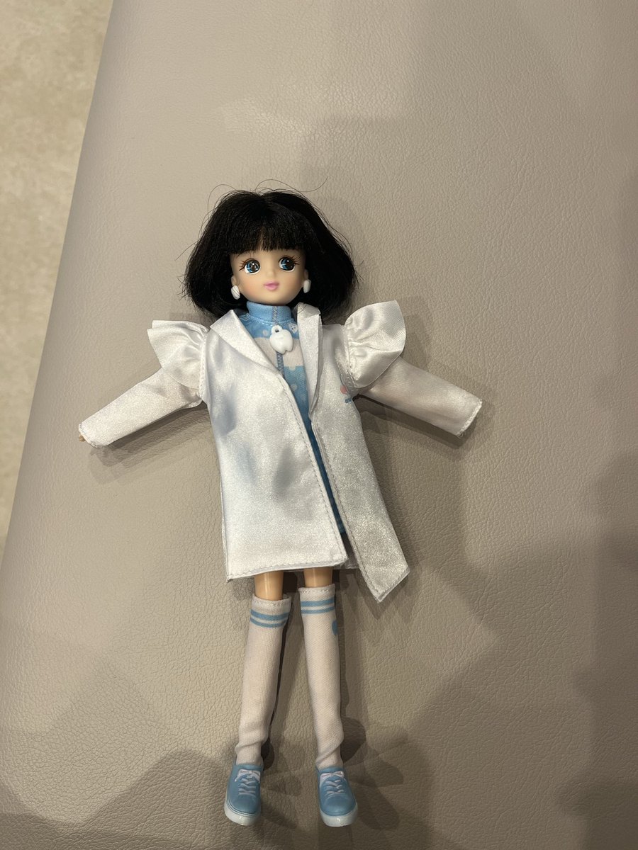 gi_ko951817's tweet photo. このリカちゃん人形可愛い！！！
非売品？歯医者さん専売？
下に着てる青い服も歯柄
歯のイヤリング可愛い🦷 https://t.co/82qbddS7X5