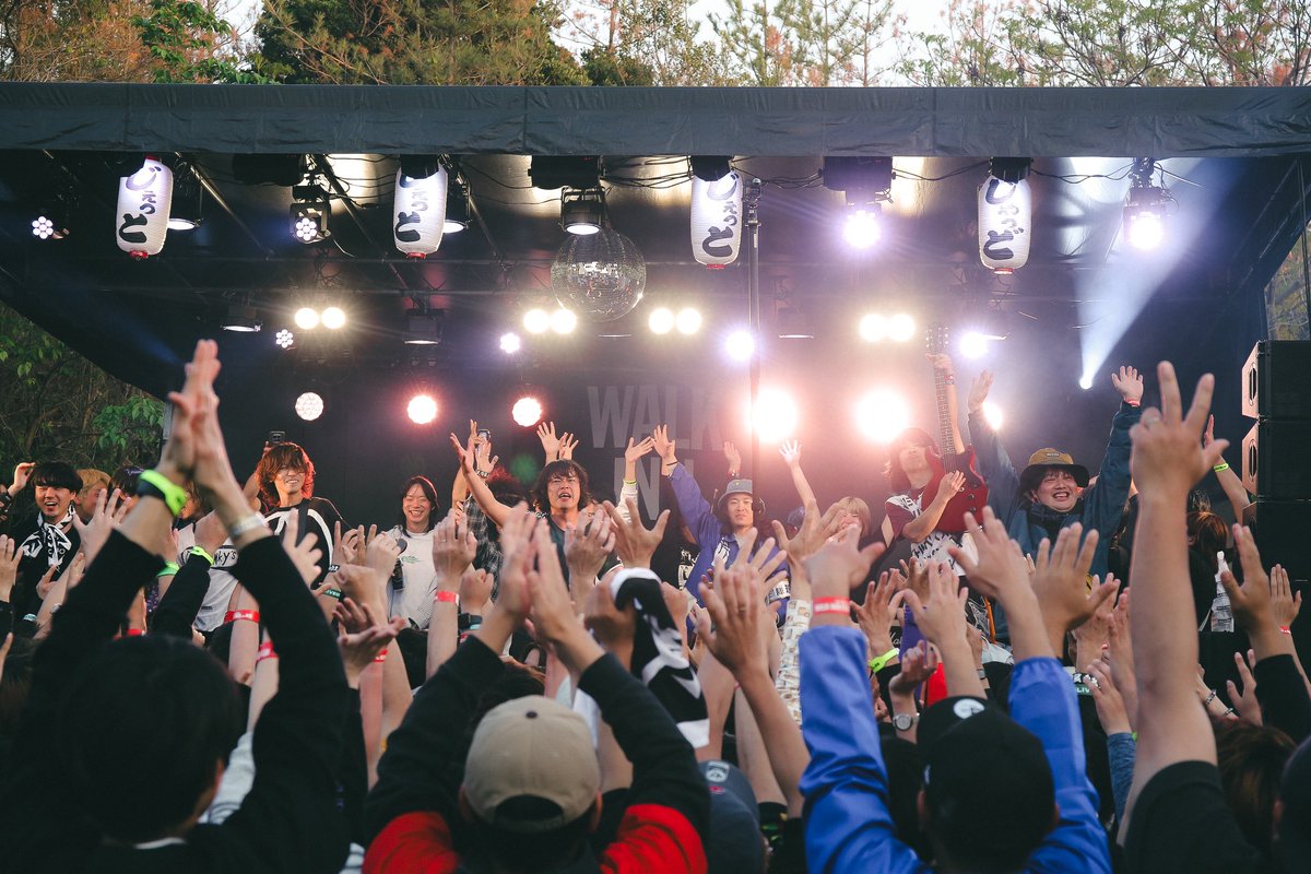 WalkInnFes's tweet photo. 【WALK INN FES!2026 IN 桜島】
2026.4.4-5 @桜島溶岩グラウンド
人性補欠 @jinseihoketsu
1〜3photo by Miki Kamada @miki_kamada_
4photo by Momo Maeda
#walkinnfes https://t.co/eNvfm0Dgyq