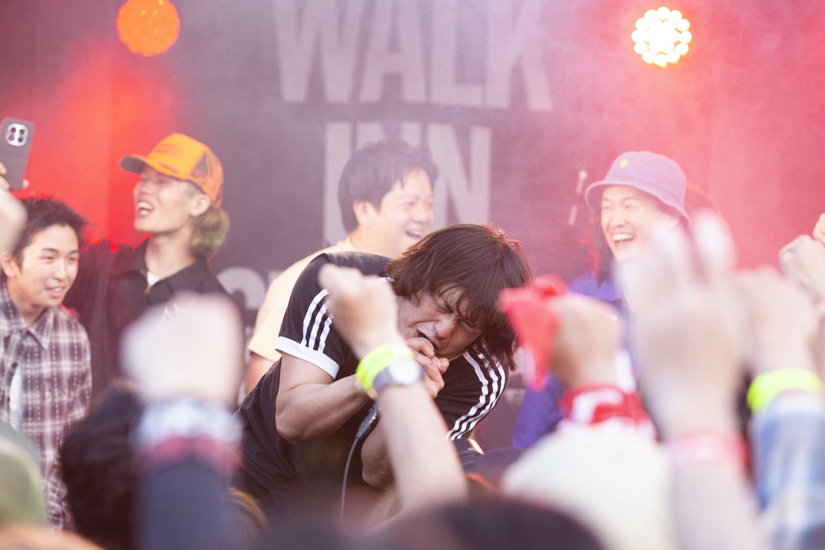 WalkInnFes's tweet photo. 【WALK INN FES!2026 IN 桜島】
2026.4.4-5 @桜島溶岩グラウンド
人性補欠 @jinseihoketsu
1〜3photo by Miki Kamada @miki_kamada_
4photo by Momo Maeda
#walkinnfes https://t.co/eNvfm0Dgyq
