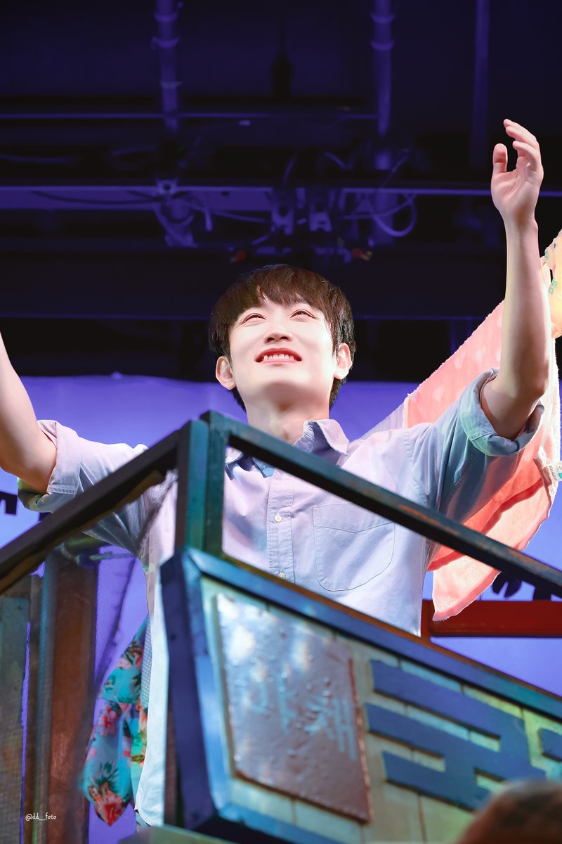 dd_foto's tweet photo. 260614 뮤지컬 빨래 커튼콜

솔롱고| #이진우 배우 https://t.co/JlN7uitPkw