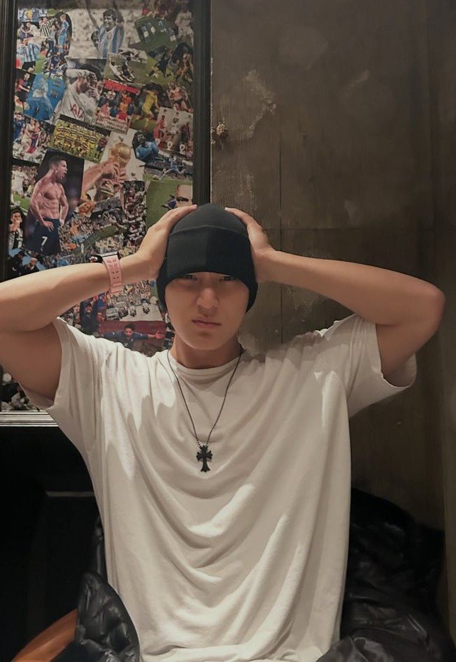 soongyu's tweet photo. mingyu and hoshi wearing the same chrome hearts necklace 🥰

#규순 #SOONGYU #호시 #민규 #HOSHI #MINGYU https://t.co/7GMkltlX6s