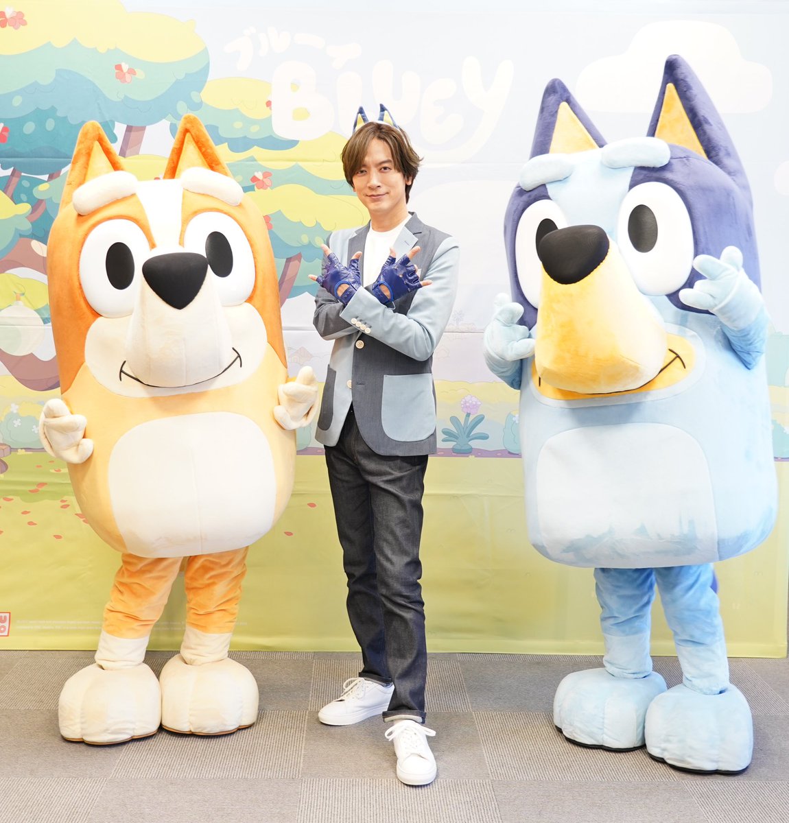 Daigo19780408's tweet photo. DAIGOがスペシャルアンバサダーを務めている「ブルーイ in シネマ みちしるべ」が絶賛公開中！

世界のブルーイが大スクリーンで！嬉しいですね！

イベントには家族も観に来ていたのですが、僕が出てくると、娘が「パパーッ！パパーッ！」と叫んでヒヤヒヤしましたが、ブルーイのパパも登壇していたのでパパの熱心なファンがいるなとみなさん思ったことでしょう笑

ブルーイもうぃっしゅ！
#bluey
#ブルーイ