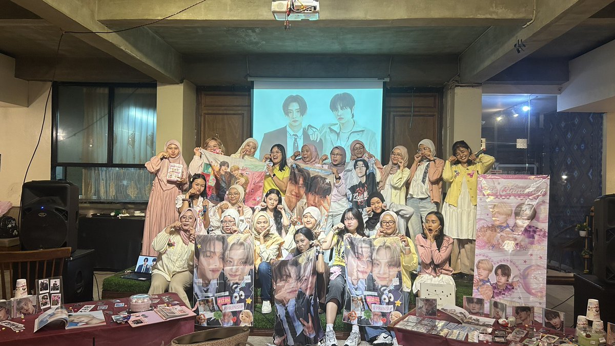 fluttergeonseo's tweet photo. seruu seruan bareng @allyzstudious n leowonist sby💓🫶🏻🫶🏻🫶🏻 
LEOWON BANGSA BESAR🔥🔥🦁🥀
menjadi mc again n membawa flag GEONSEO in every event🫶🏻😉 

#TheCinnamonCharmStory
#BoundAsOne
#Leo #Sangwon
@LEOWONPROJECT https://t.co/dl8NoagE6c