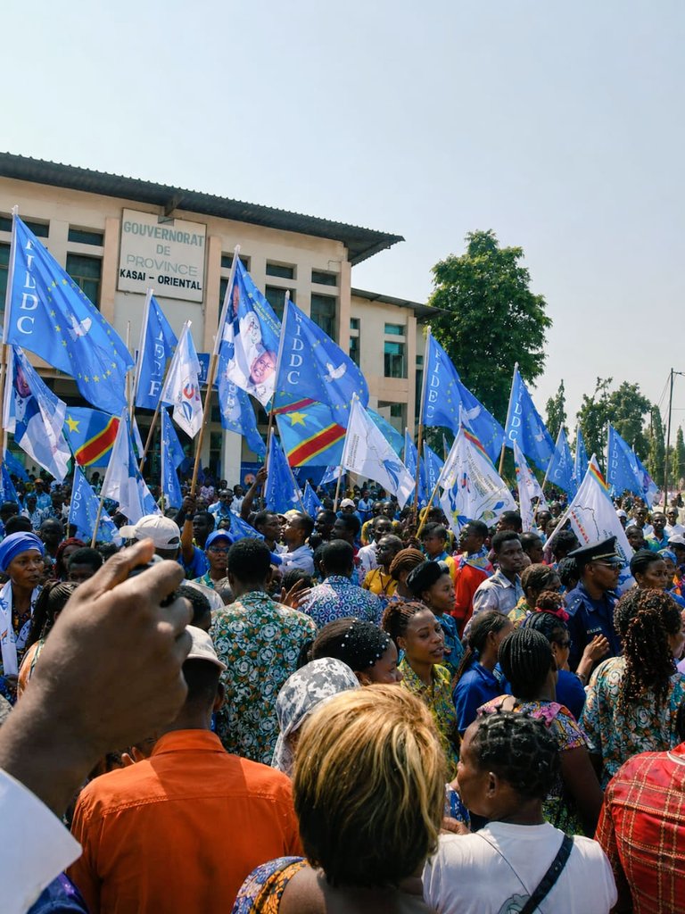 MMulaja46902's tweet photo. #KasaïOriental |
#FIDEC parti cher à son excellence @FifiMasukaSaini a participé activement à la marche de soutien à la révision ou au changement de la Constitution organisée par l'Union Sacrée à #MbujiMayi.

Vive Fifi Masuka Saini !
Vive FIDEC !
#UnionSacrée 
#KasaiOriental #RDC https://t.co/KQmMAXA5ps