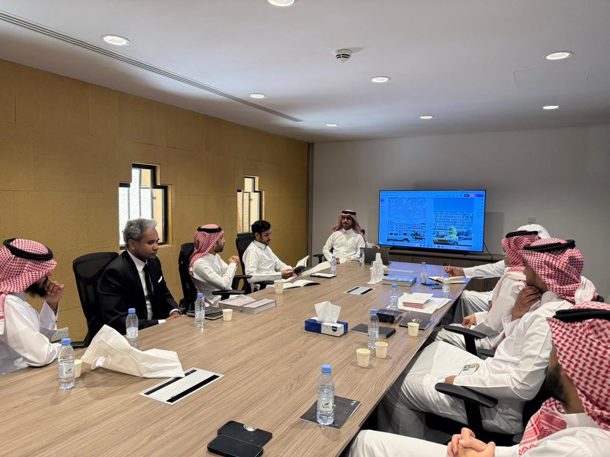 mmsd1424's tweet photo. سعدت يوم أمس بعرض مشروع تخرجي ضمن المشاريع المختارة التي تم استعراضها أمام #الاستديو_التصميمي في #الهيئة_الملكية_لمدينة_الرياض

كانت فرصة مميزة للاستماع إلى الملاحظات والنقاشات الثرية حول المشروع، والاستفادة من التغذية الراجعة المقدمة من فريق متخصص يقف خلف عدد من أبرز مشاريع مدينة الرياض

كل الشكر والتقدير للهيئة الملكية لمدينة الرياض على هذه الفرصة الملهمة والداعمة للطلاب والمشاريع الأكاديمية