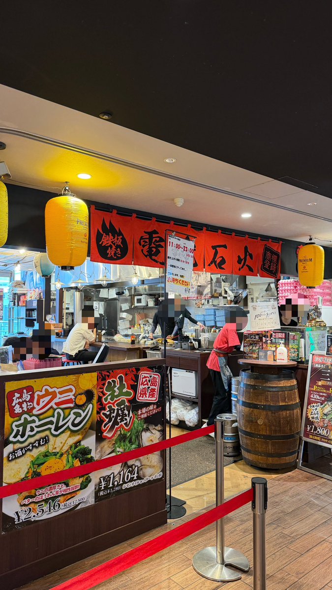 tacchaka's tweet photo. あ、そうだ。例の広島焼き屋さんのダンスナンバー、ワタシも今日の昼ごはんにいただきました😏かなりなボリュームだったけど、広島焼きって粉の感じが少ないのかなぁ、ワタシこれ大好きでした😘これ食べてからの飛行機…大丈夫だったよ🙆‍♀️

#THEYARA
#PEACESTOCK https://t.co/RpOorzJbXQ