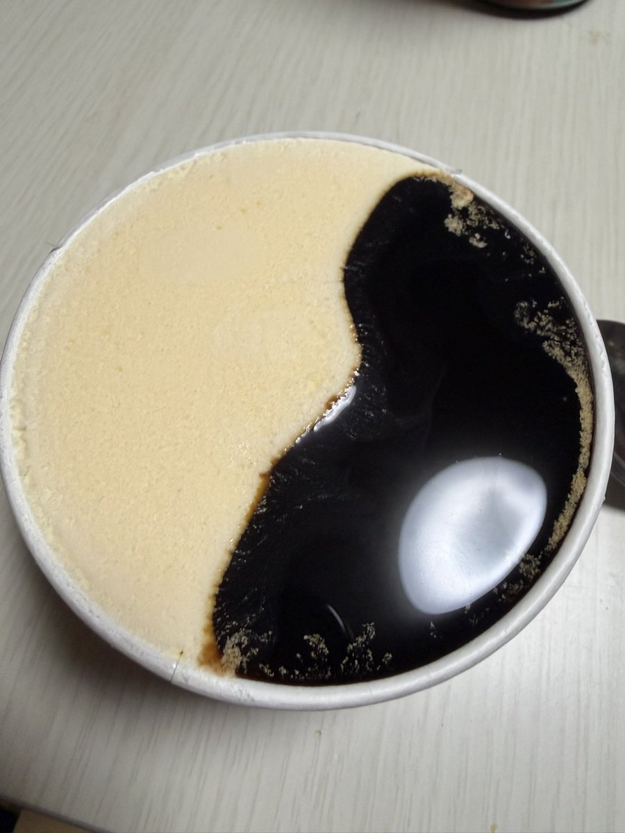MiyaT29442740's tweet photo. #Nescafé #ネスレ
#ESPRESSO_BASE
牛乳や水に溶かして飲むエスプレッソタイプのコーヒー

もしかしてアイスと合わせると、簡単アフォガード？

案外うまいぞーー https://t.co/tIMnPUhH3z