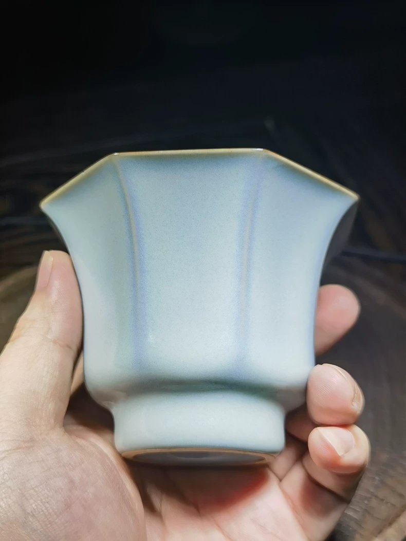 yuhuastone's tweet photo. 鄭思偉手工八方汝窯杯，孤品，釉水和器型都不錯。 https://t.co/BU0Pcwn2Xk