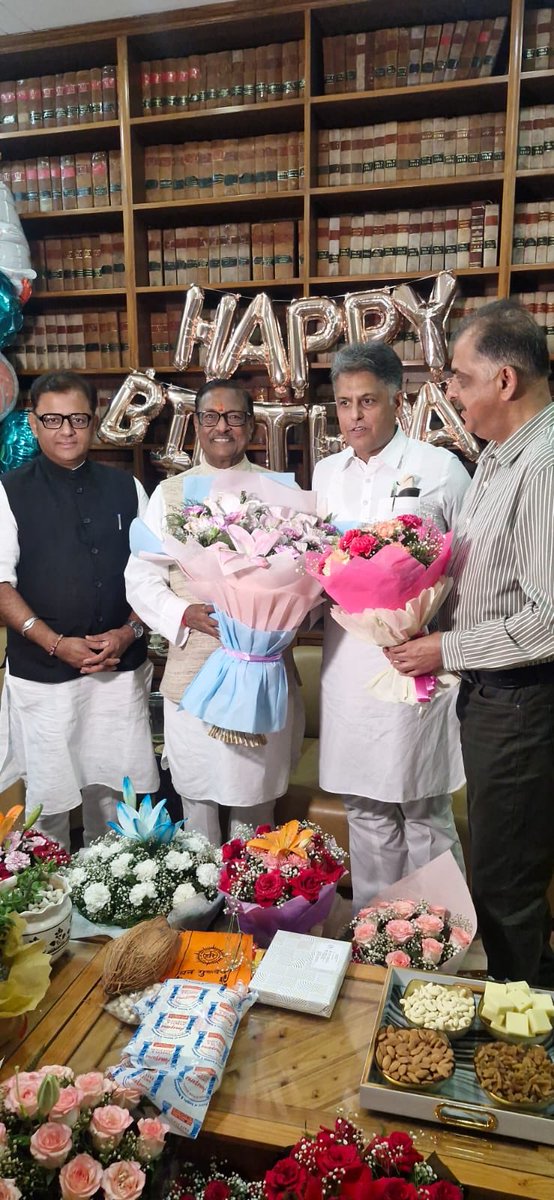 ManishTewari's tweet photo. Wished Sh. Satya Pal Jain @SatyaPalJain Former MP Chandigarh and Additional Solicitor General of India a very happy birthday at his residence in Chandigarh. https://t.co/taDIBwuJMY