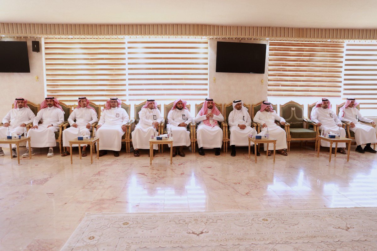 NBU_KSA's tweet photo. كرّم رئيس #جامعة_الحدود_الشمالية أ.د.أحمد بن علي الرميح، أعضاء هيئة التدريس المنتهية عقودهم مع الجامعة، تقديرًا لما قدموه من جهود أكاديمية وإسهامات علمية أسهمت في دعم مسيرة الجامعة وتحقيق مستهدفاتها التعليمية والبحثية، متمنيًا لهم دوام التوفيق والنجاح في مسيرتهم القادمة. https://t.co/GhB7n5X9e4