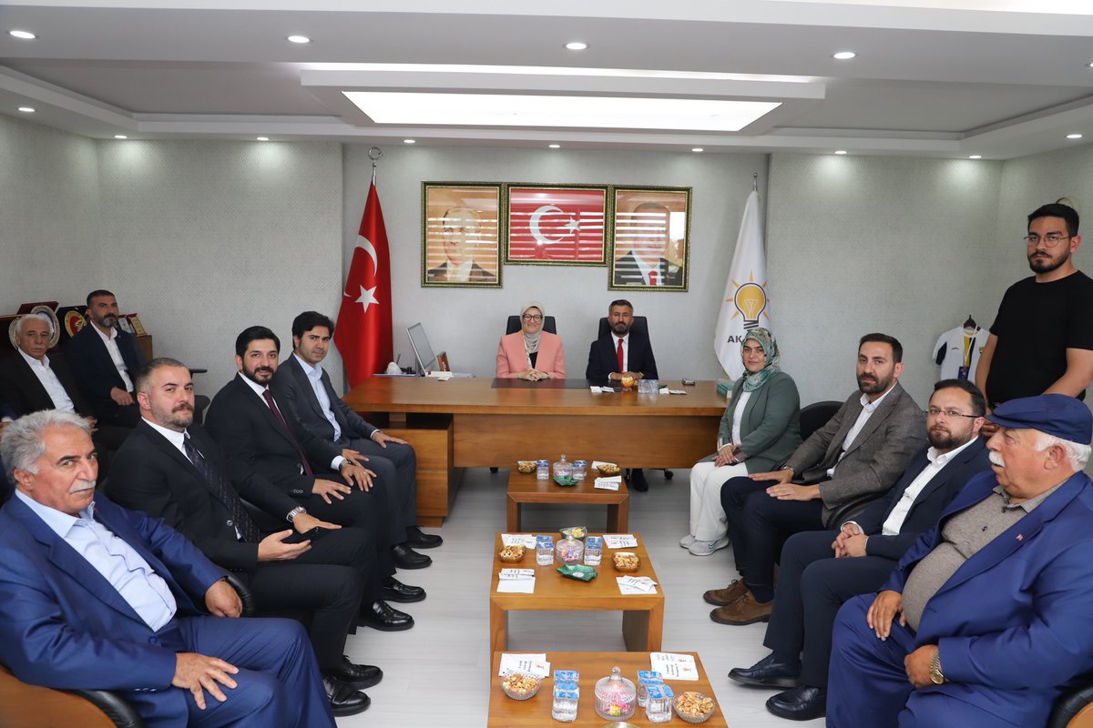 Dtilhamiyildiz's tweet photo. Genel Başkan Yardımcımız, Sivil Toplum ve Halkla İlişkiler Başkanımız Sayın Belgin Uygur’u İl Başkanlığımızda ağırlamaktan büyük memnuniyet duyduk.

Teşkilat çalışmalarımız, şehrimizin öncelikleri ve önümüzdeki döneme ilişkin hedeflerimiz üzerine verimli istişarelerde bulunduk. Milletimize hizmet yolunda birlik ve beraberlik içerisinde yürüttüğümüz çalışmalarımızı değerlendirirken, Türkiye Yüzyılı hedeflerimiz doğrultusunda atacağımız adımları da ele aldık.

Nazik ziyaretleri ve kıymetli değerlendirmeleri için Sayın Belgin Uygur’a teşekkür ediyor, birlikte Ağrı’mız ve ülkemiz için çalışmaya devam ediyoruz.