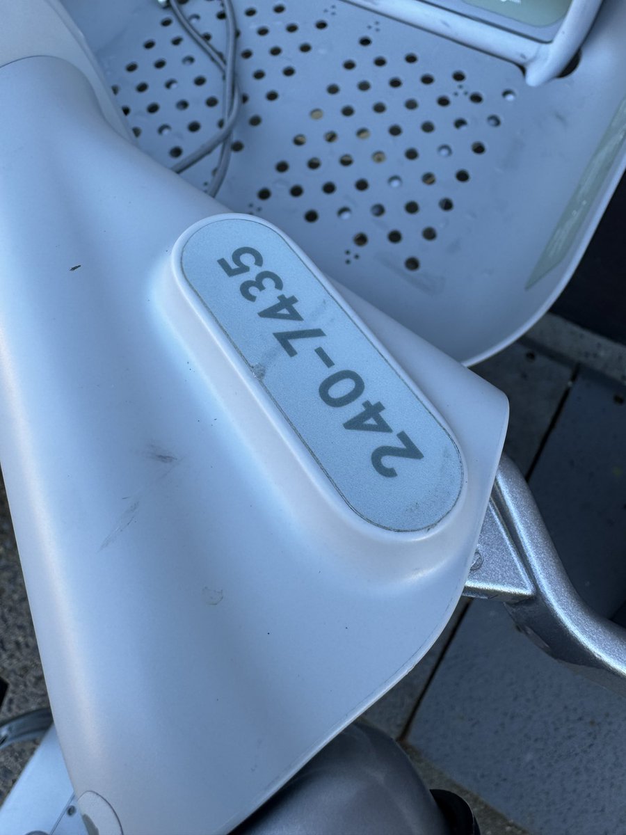 MYKL3000's tweet photo. @CitiBikeNYC as your app doesn’t have a contact option + both bike + dock are busted… This bikes right brake is broken. https://t.co/u296bwjO4k