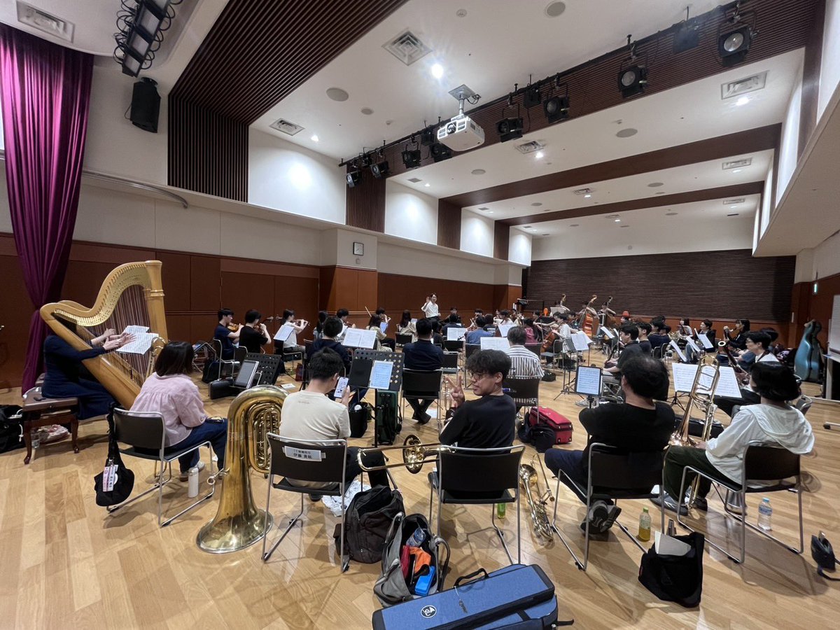 PolarisPhil_'s tweet photo. ⋱ 三原久遠さん合奏⋰

都響2ndVn副主席の三原久遠さんに
合奏をご指導いただきました！

アンサンブルの精度から響きの作り方まで、
学びに溢れた充実の練習となりました。

先生からいただいたアドバイスを糧に、
Polarisならではのサウンドをお届けできるよう
さらに完成度を高めてまいります🙏🏻 https://t.co/S7BHqgYTKT