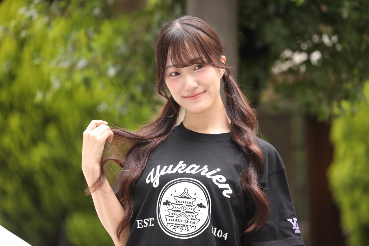 yukari_amane_'s tweet photo. おしらせ🤍

このたび #LIVERTINEAGE と
コラボさせていただくことになりました🫧

🌼半袖Tシャツ（お城アイコン🏯）
🌼プルオーバーパーカー（背面も見てね）
🌼トートバッグ（お写真デザイン）

本日より受注予約開始です✨
こだわりのデザイン、よくよ〜く見てね🫶
↓↓↓
https://t.co/g8SiqQwV3L https://t.co/BTLgL39lHc