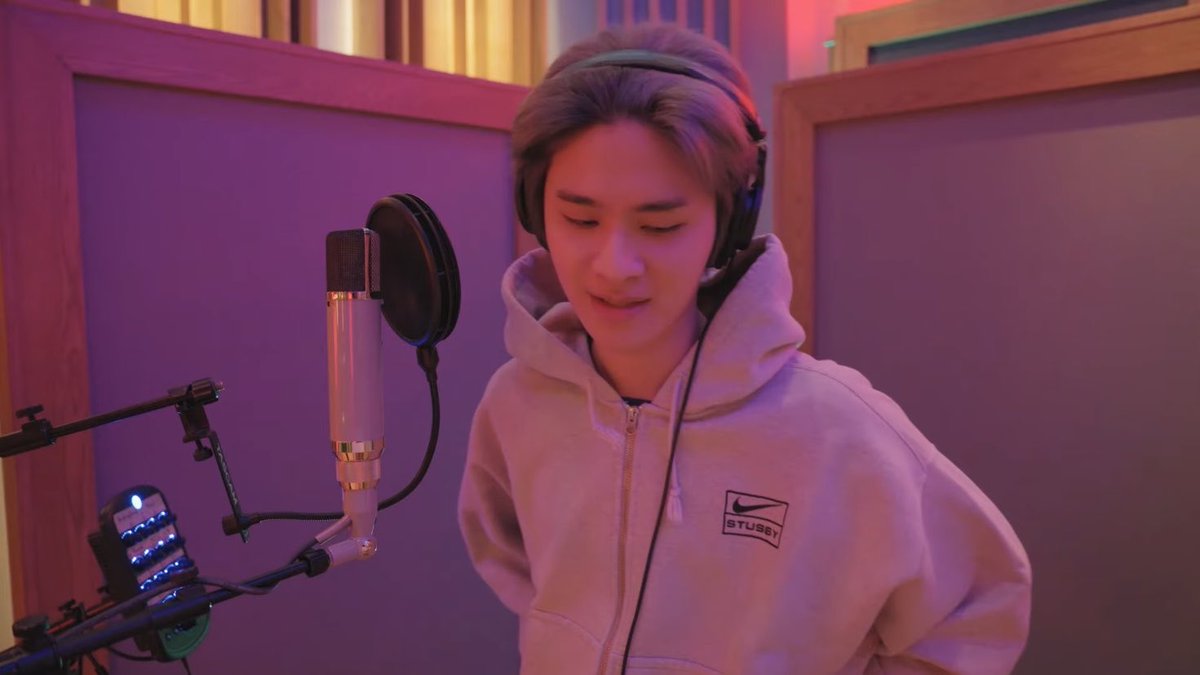 kh1ovele's tweet photo. โห่ พื้นหลังสีของแฟนเหรอ 🧡💜 https://t.co/kLZyqWyZ4T
