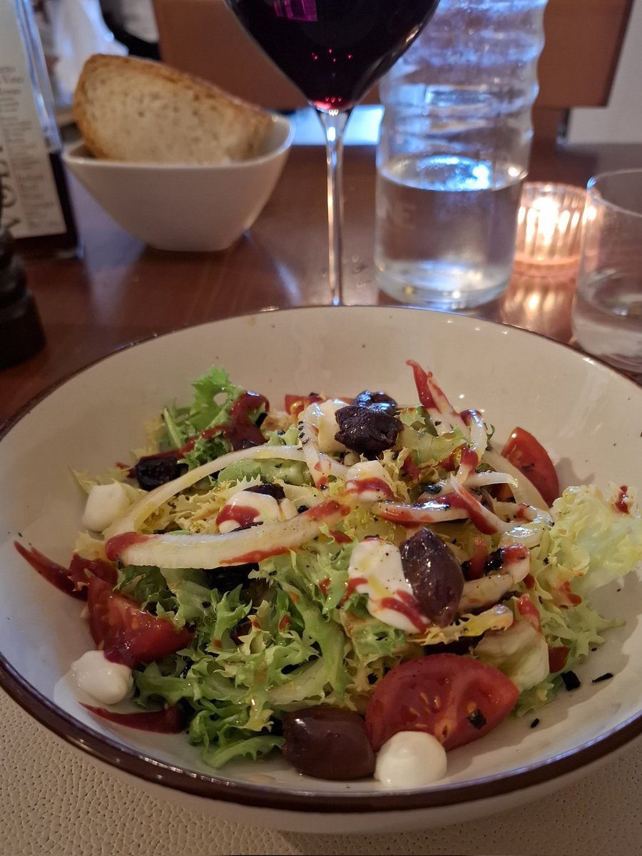 AndMarcMarc's tweet photo. Lunch....spaghetti al pomodoro e insalata mista...
Aver voglia di buono nella semplicità. https://t.co/WMX4zP3xcD