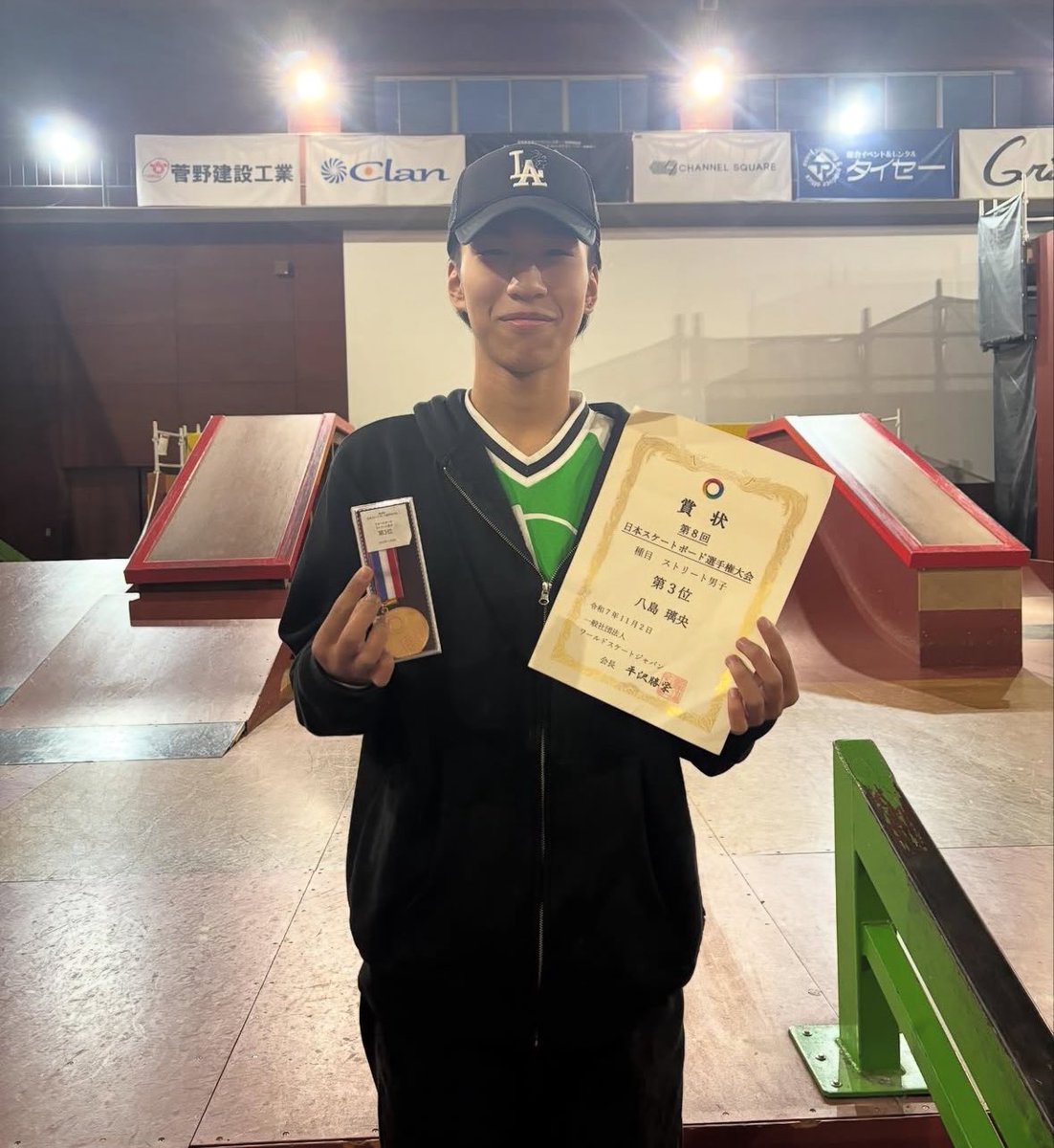 indoorpark_fw's tweet photo. サッカーで盛り上がりの
熱が冷めませんが⚽️

現在スケボも
世界大会が盛り上がっております🔥

そしてなんと、
ついに！！
八島璃央（やしまりお） が日本代表で出場します！！🛹🇯🇵  

チャンスクでスケボー始めたリオが、  
ついに世界の舞台に😭🔥  

ロス五輪を目指してリオの
応援お願いします!!! https://t.co/Rz3yxe5U9k