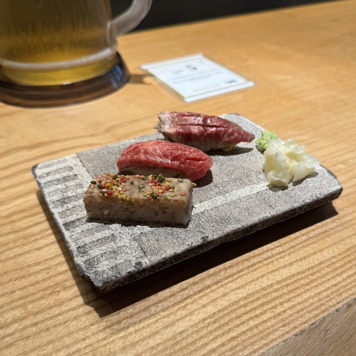 oshima_lunch's tweet photo. KINTAN公式アプリ登録＋クーポン
おまかせ牛肉寿司（3貫）…無料 https://t.co/mLf0NCfFdQ