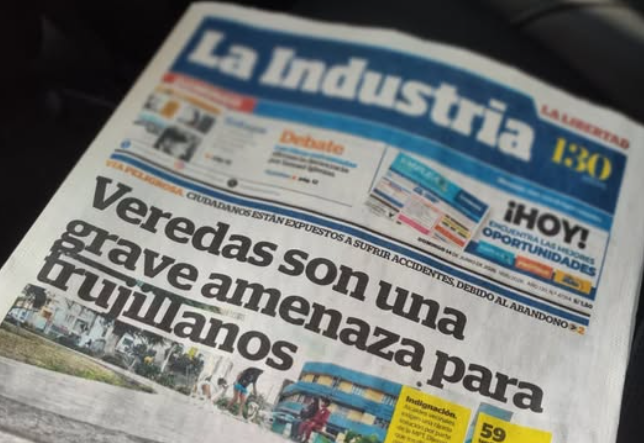 jesusverdeL's tweet photo. LA CRISIS DEL PAPEL Y LOS MEDIOS

Ayer se dejó de publicar el diario La Industria de Trujillo tras 130 años de impresión ininterrumpida. La empresa editora quebró y canceló todas sus operaciones, que también incluyeron la impresión del satélite. El medio referente del norte peruano tuvo entre sus fundadores al padre de Víctor Raúl Haya de la Torre.