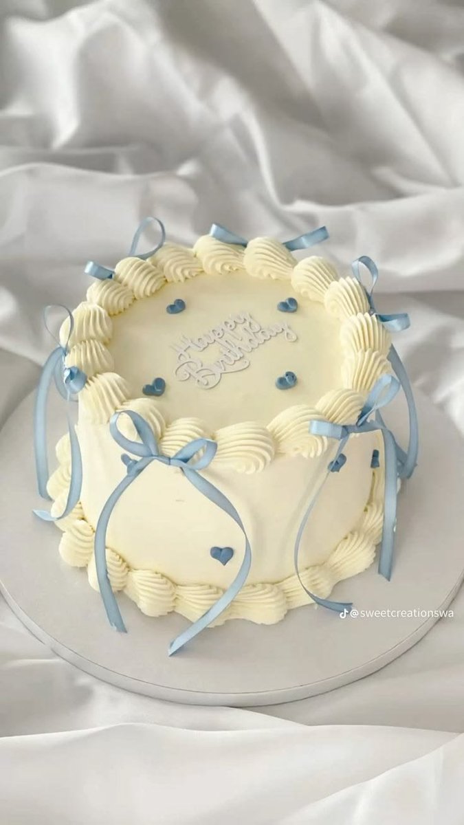 dxsicheng's tweet photo. selamat ulang tahun
my adek @oquyang 🎈🎁🎂

semoga makin cantik, pinter, berbakti sm abang dan kakak ipar.

dimakan cake nya karena udah abang kasih bubuk dari dukun untuk jauhkan lu dari aura negatif dan toksik.

bahagia terus yaa anak kuat.
abang sayang adek asal ga nakal 👍🏻 https://t.co/zWEruC2iyf