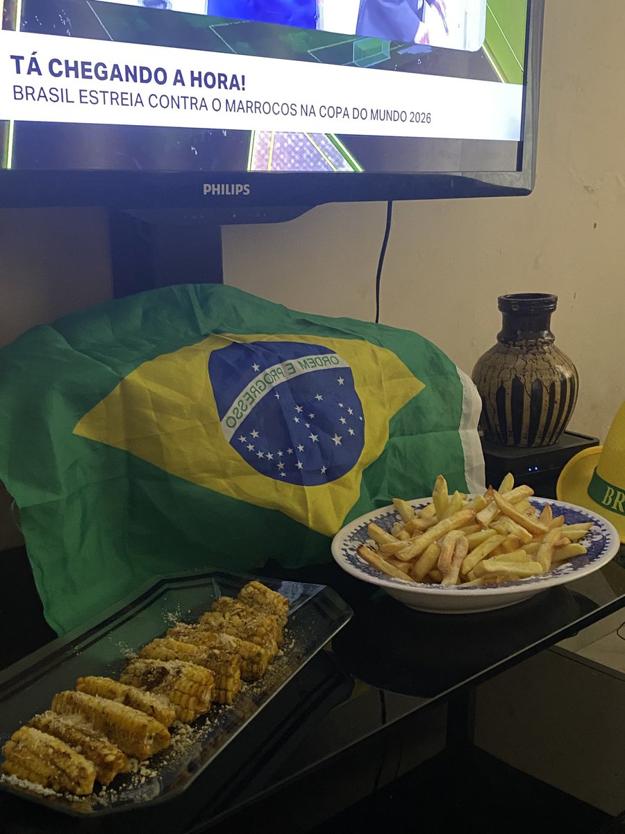 beary36747827's tweet photo. Sexta fiquei de nf e sábado comi sopa 11h e dps de tarde td isso e mais duas fatias de pizza😭  e domingo p fechar, comi iorgute e dps lasanha mas ai tbm iniciei o nf https://t.co/v5Iq4NHT7L