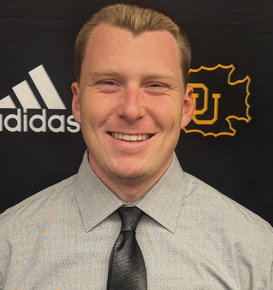 Bounce_OTH's tweet photo. Multiple sources have indicated to OTH that Bishop Dwenger alum Conlan Martin will be their next boys basketball coach.

Martin played locally at USF before spending his early coaching career at New England College in Henniker, New Hampshire and Ottawa University in Kansas. https://t.co/9CnxaGTlr9