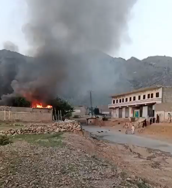 TracTerrorism's tweet photo. Tehreek-e-Taliban Pakistan (#TTP) Armed Assault Targets Mir Bagh Police Station in Sadda Tehsil, #Kurram District, Khyber Pakhtunkhwa, Pakistan
https://t.co/umUdZlsvGp https://t.co/DQopGbdY2C