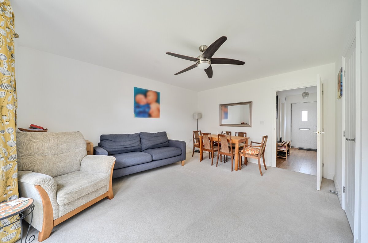Urban_Moves's tweet photo. A 2 Bed #SharedOwnership House in #Pulborough
Guide Minimum Deposit £8,250
Guide Min Income Dual £36.1k | Single £42.3k
Approx. 818 Sqft
Bathroom plus Downstairs WC
Very Good Energy Efficiency Rating
Rear Garden
Two Parking Spaces
https://t.co/v3BnI6cPzw
#ClarionHousing https://t.co/moWDzgsINU