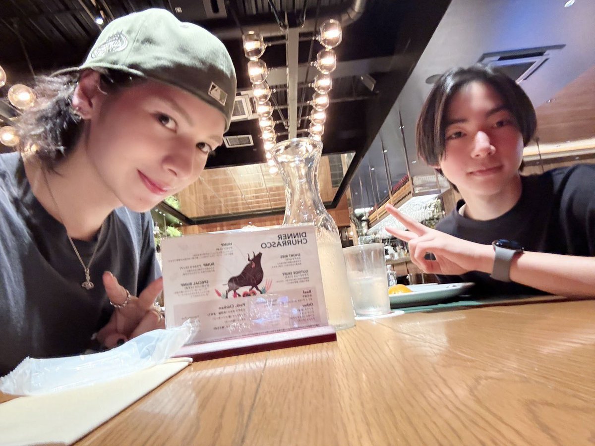 fui_ad05's tweet photo. お顔の系統違うのに兄弟にしか見えなくて尊い https://t.co/tibLSe6Zdy