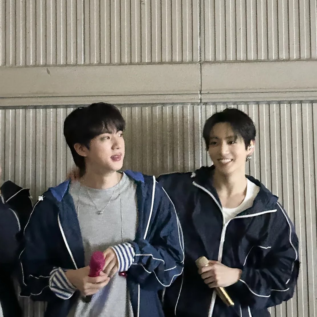eternalwithbts's tweet photo. KAHRI PERİŞANIM ŞU AN 😭 https://t.co/qLoSyoNg6p