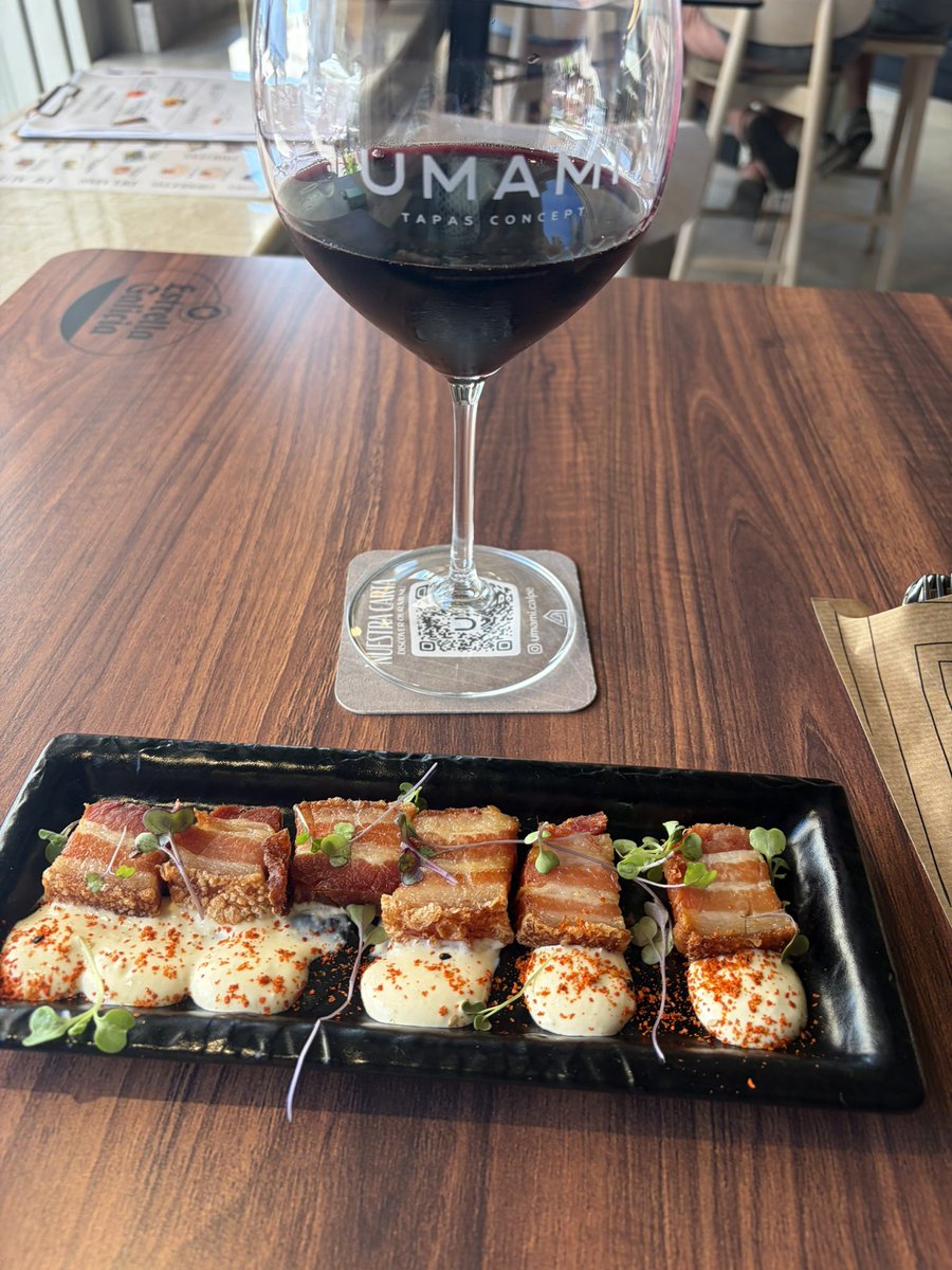 bootlegger1974's tweet photo. Nipped into the tapas bar to drop my load be rude not to sample some of their  wares 🇪🇸a nice glass of Ribera del Duero and tapas of crispy pork belly and a pickled pepper mayonnaise👌  Deeewww🔥 https://t.co/J3GL6aTJ52