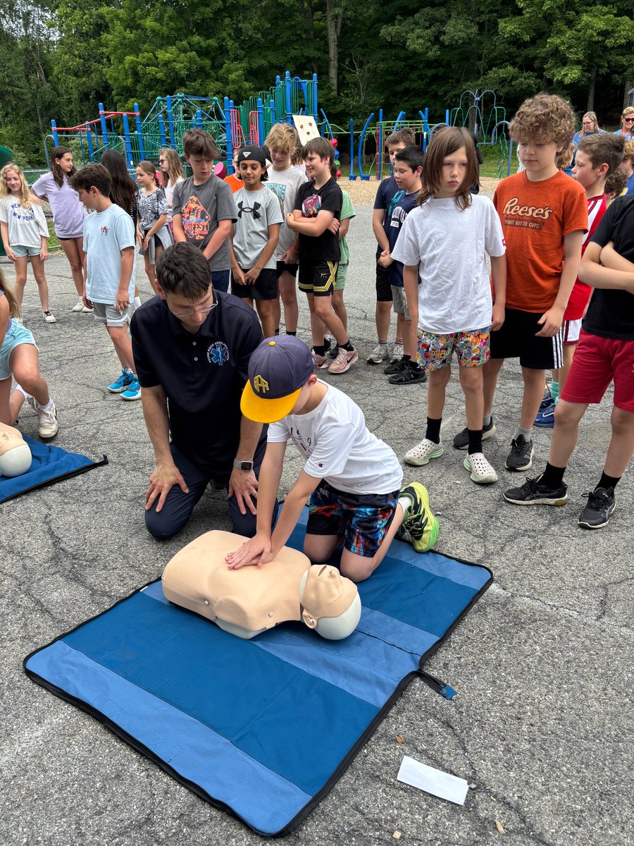 BCSDNOTES's tweet photo. Members of the Pound Ridge Volunteer Ambulance Corps visited Pound Ridge ES last week!

The team talked about being volunteers, shared summer safety tips &amp; introduced students to CPR chest compressions.

Students were thrilled to get a tour of the ambulance! https://t.co/lQ3jrMoVrs