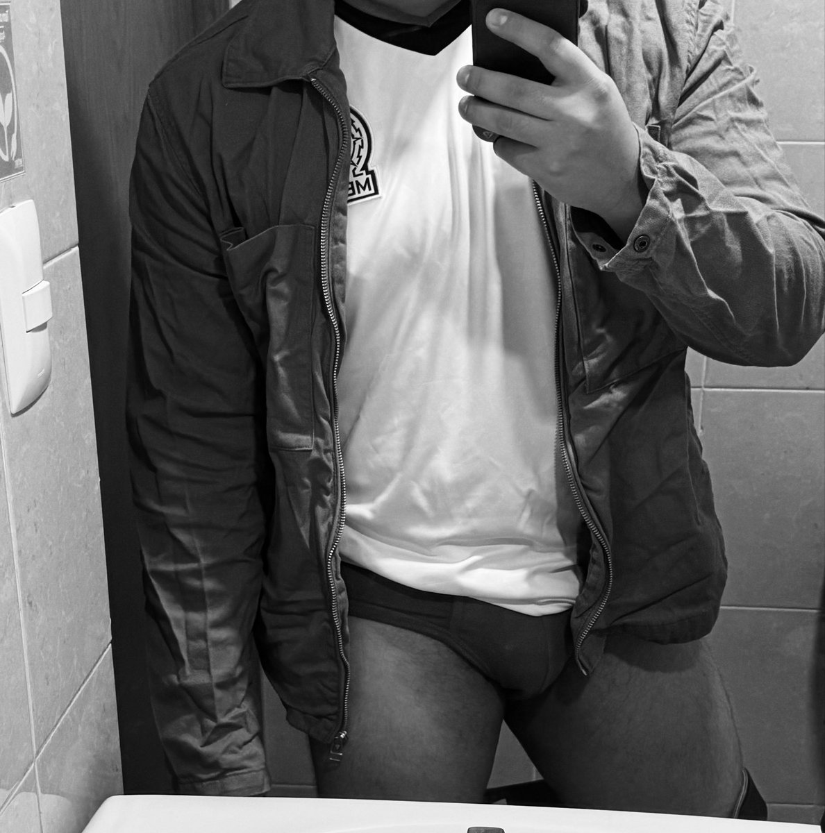 _angelboy21's tweet photo. Adivinen de qué color tocó la ropa interior, el que me encontró en el baño del bar le encantó 😏

#ropainterior #trusa #gay  #gaymexico #cruising https://t.co/XFGTYeyPPI